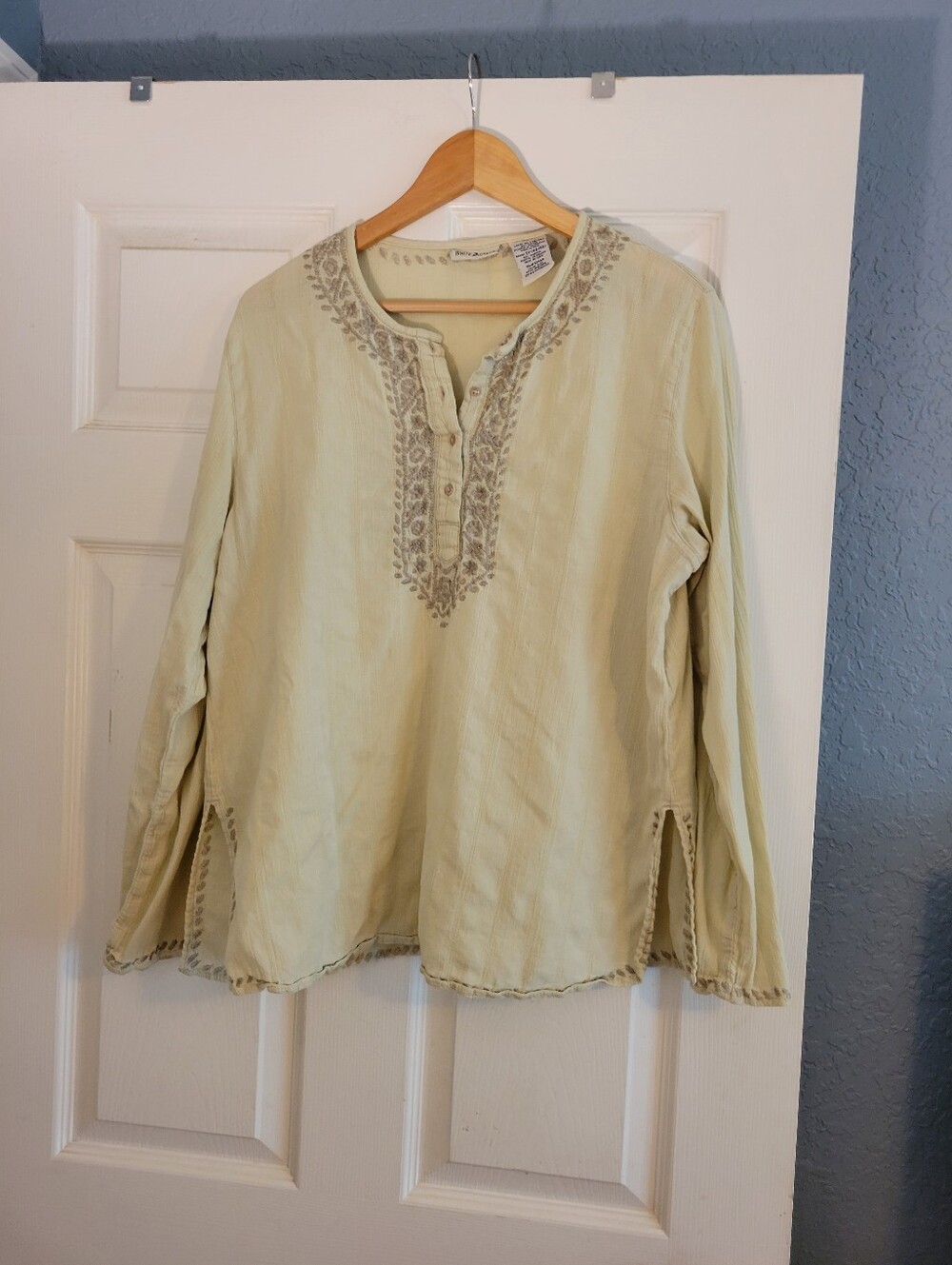 Boho Embroidered Split-Hem Tunic Top - Light Sage